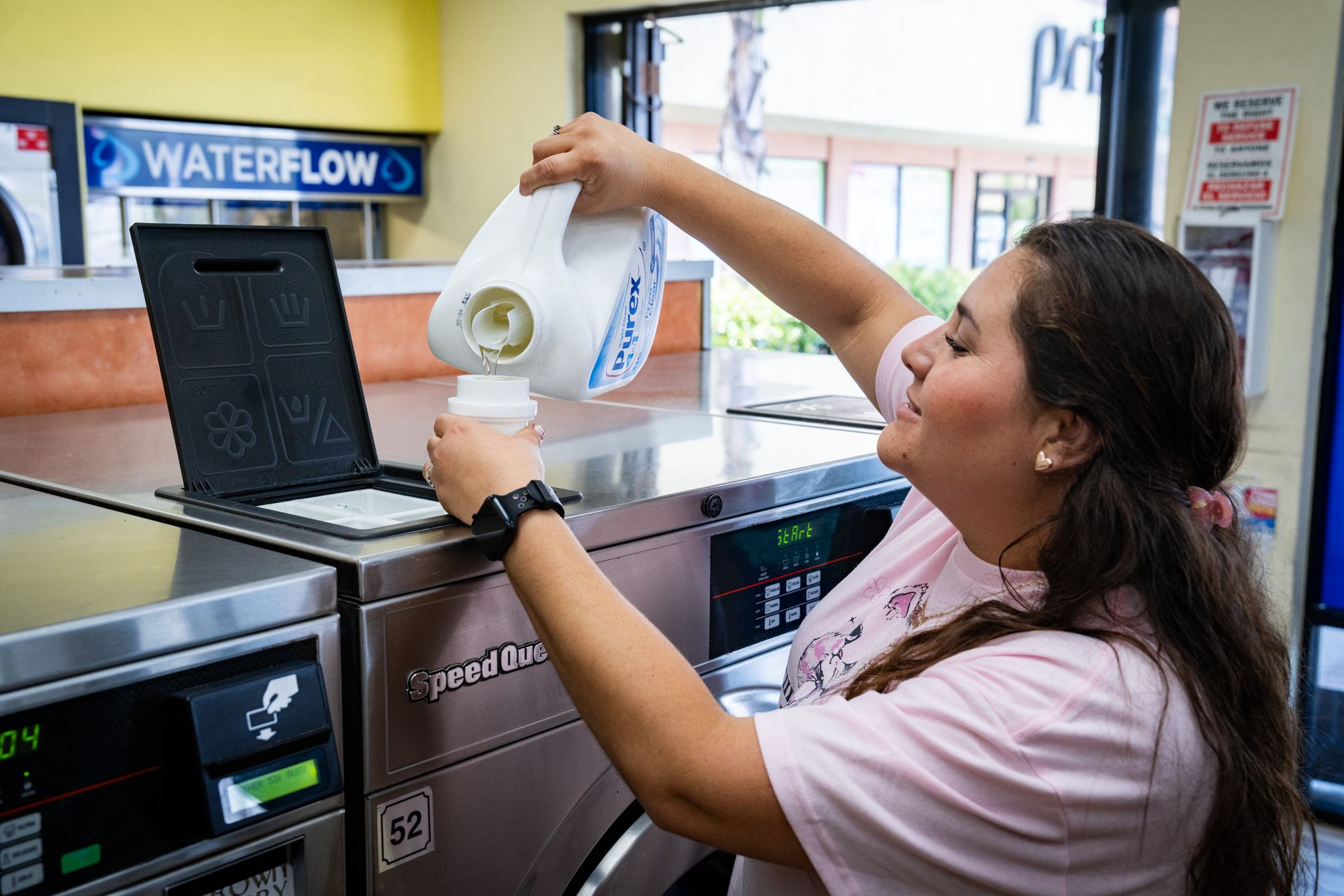How Professional Commercial Laundry Services Support Construction Companies